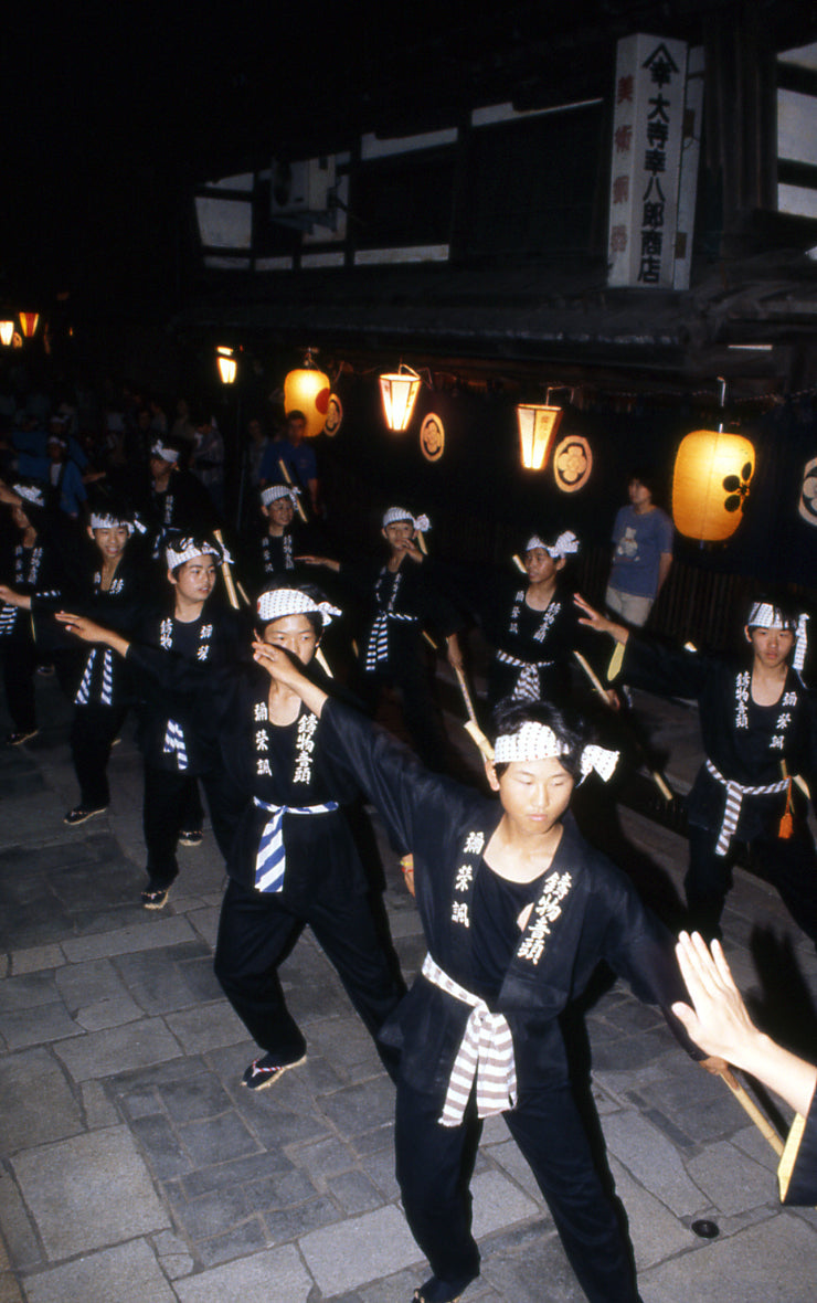 御印祭でやがえふを歌い踊る様子(画像提供:高岡市)